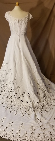 Oleg Cassini Hawaiian Style Wedding Dress - Picture 1 of 8